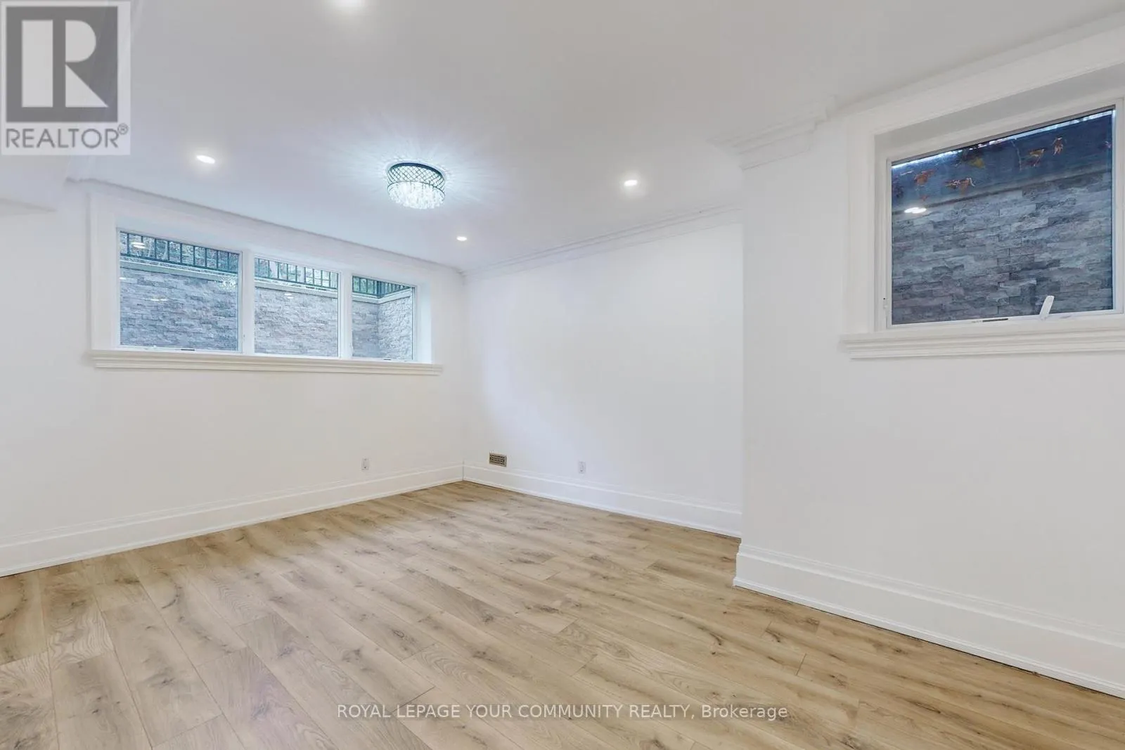 1427 LAKESHORE ROAD W