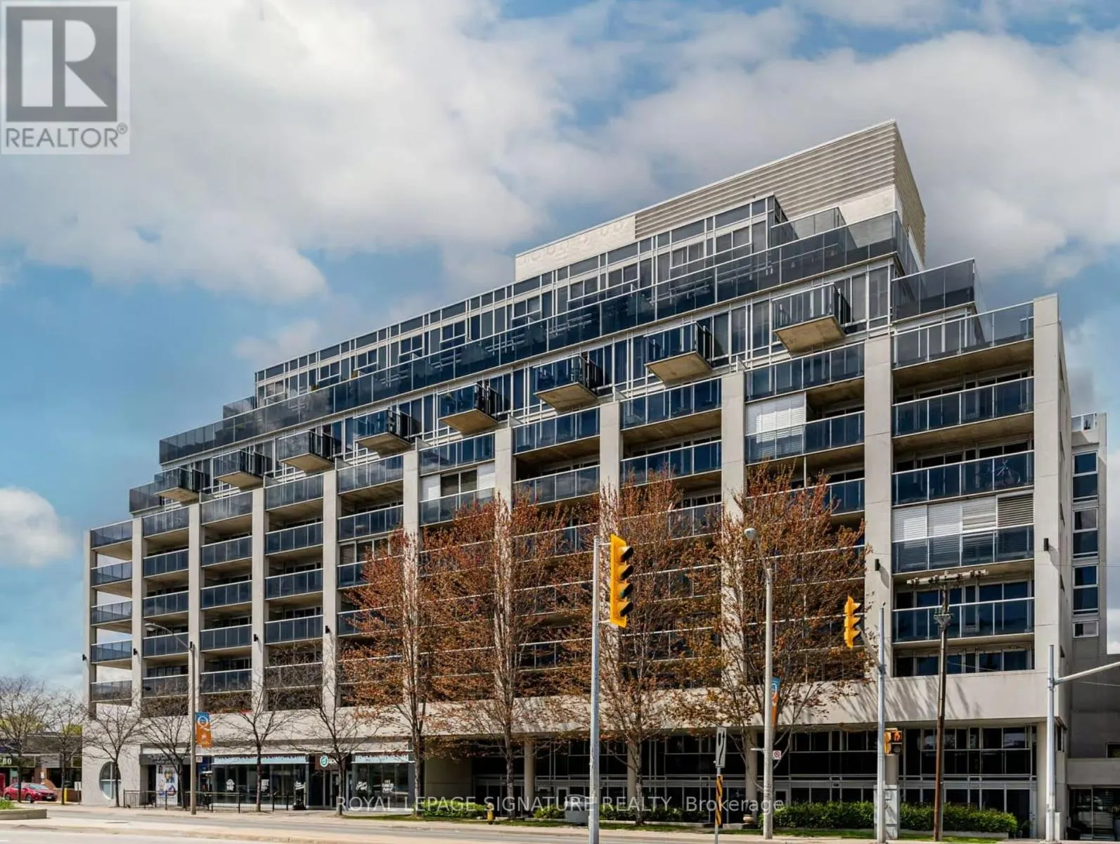 917 - 1040 THE QUEENSWAY