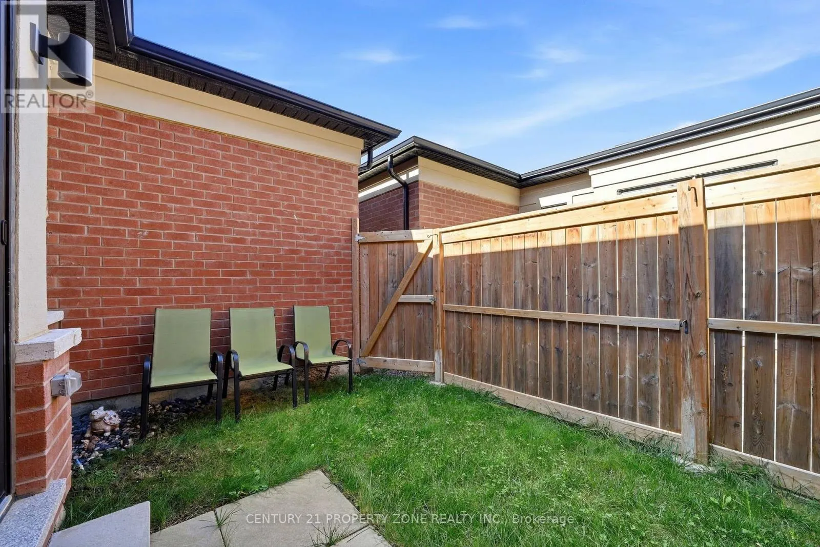 100 PEARMAN CRESCENT