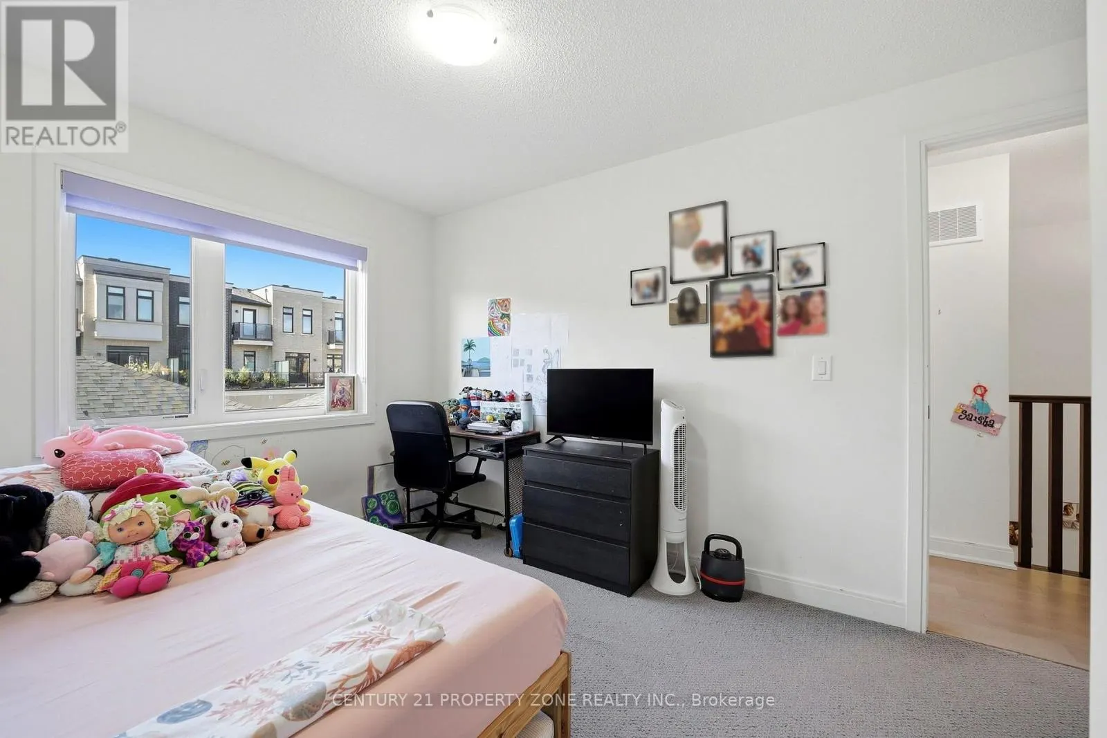 100 PEARMAN CRESCENT