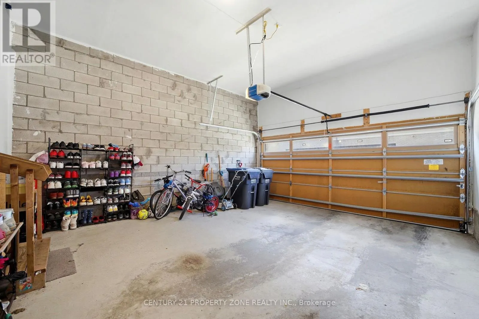 100 PEARMAN CRESCENT