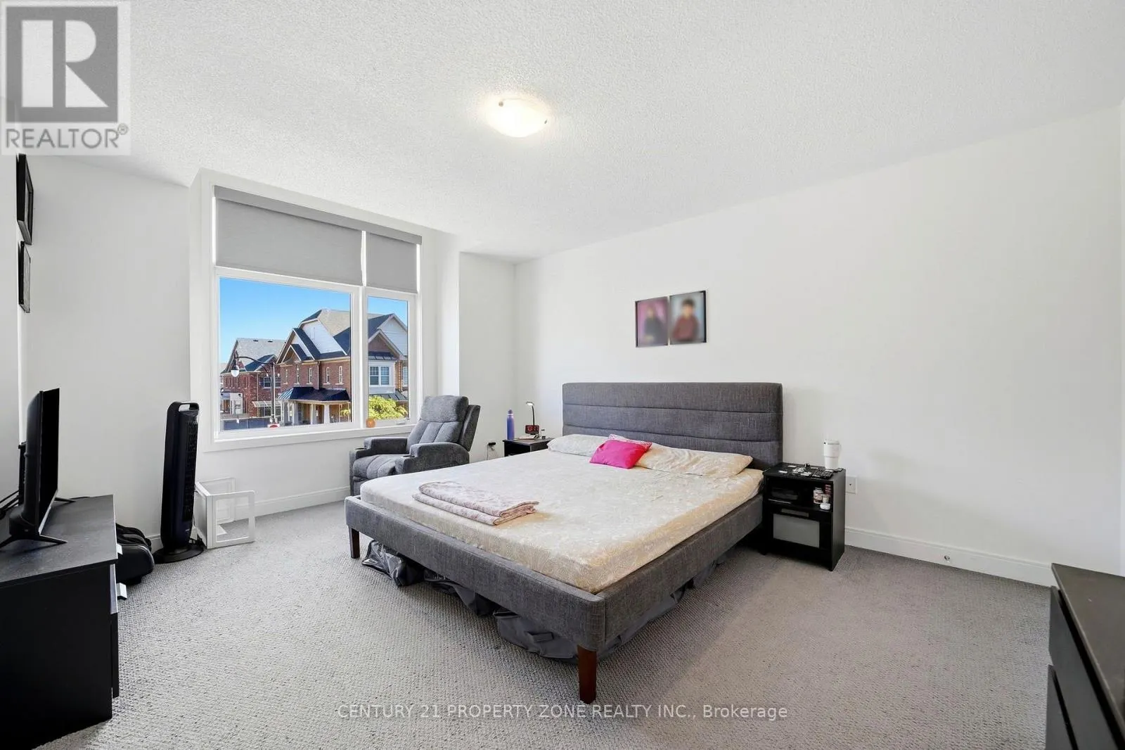 100 PEARMAN CRESCENT