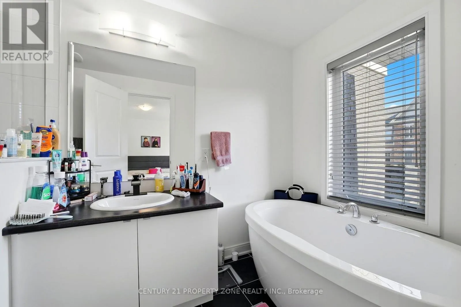 100 PEARMAN CRESCENT