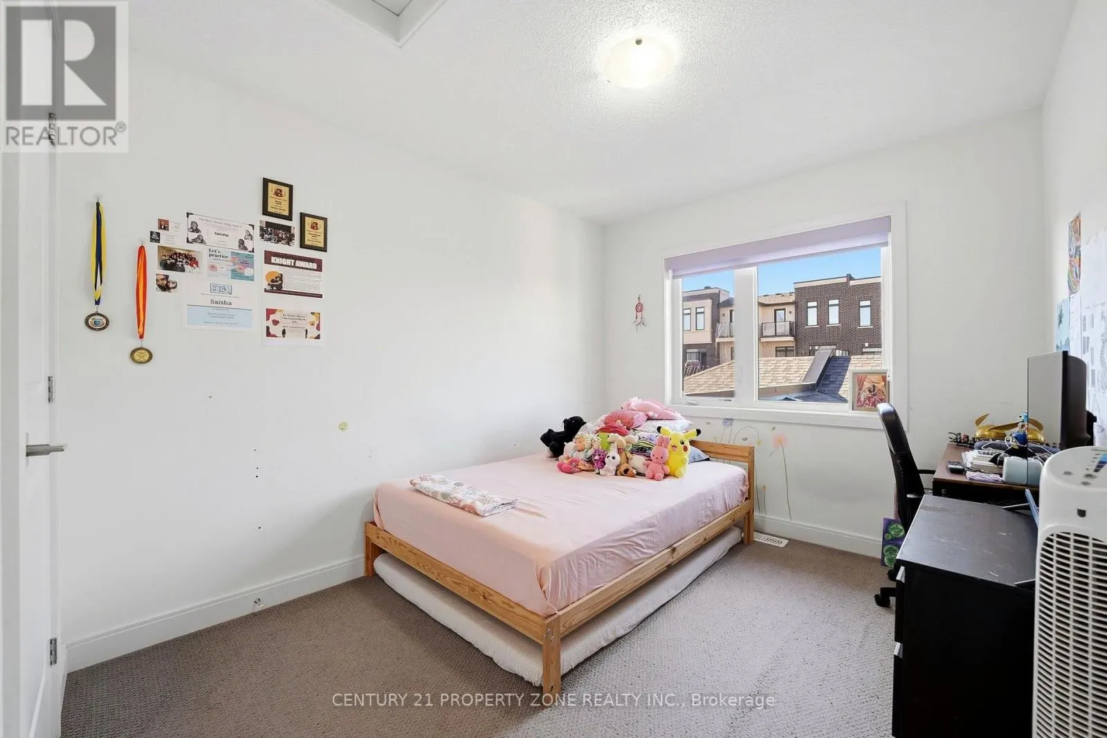 100 PEARMAN CRESCENT