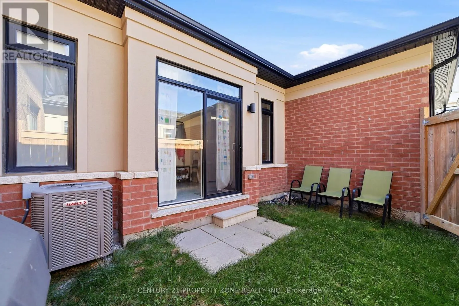 100 PEARMAN CRESCENT