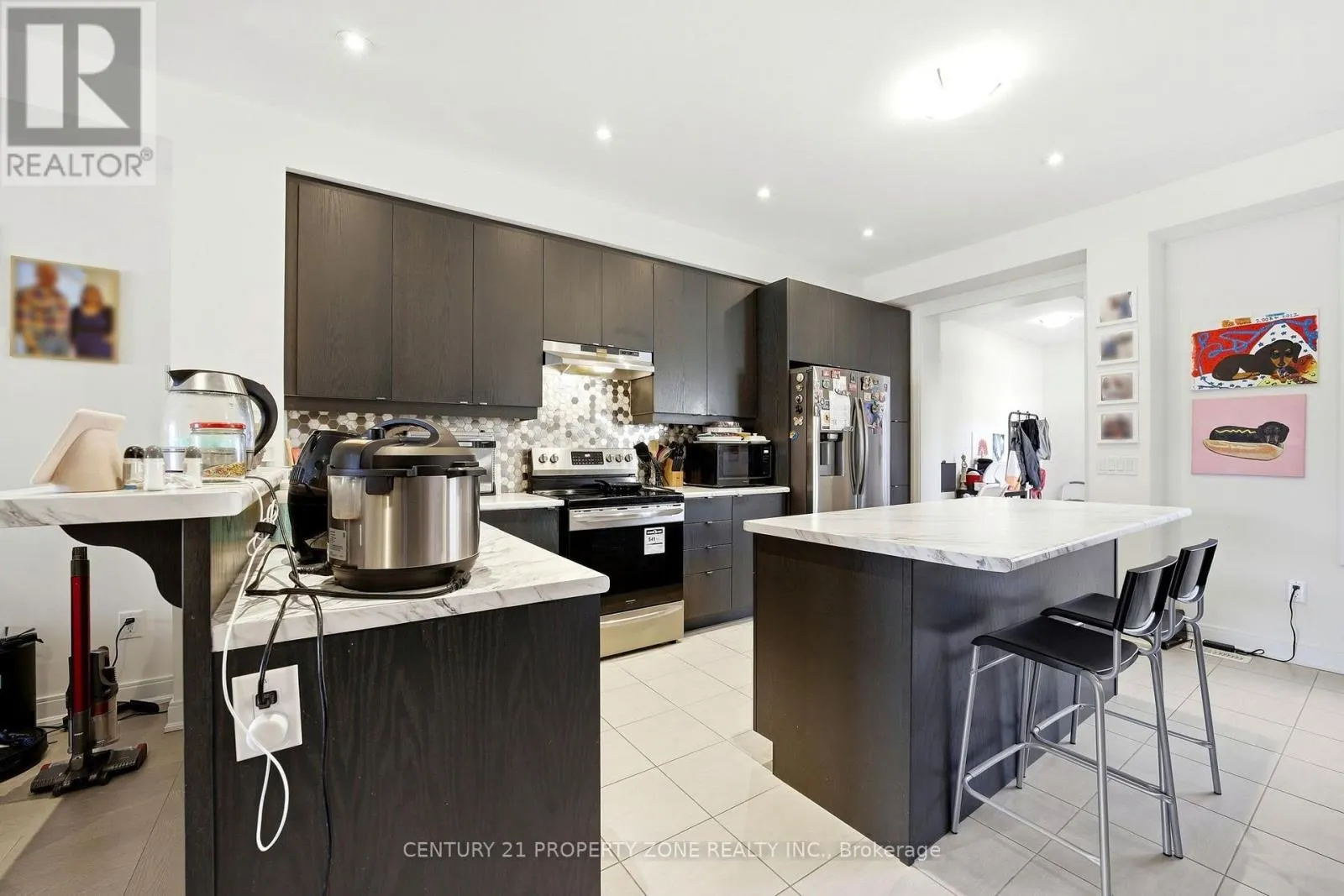 100 PEARMAN CRESCENT