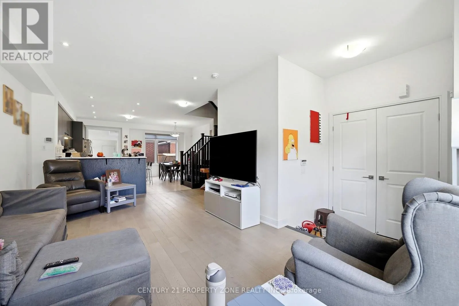 100 PEARMAN CRESCENT