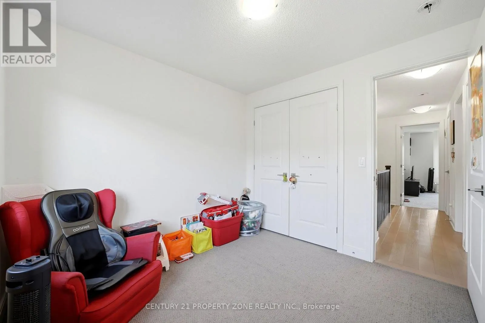 100 PEARMAN CRESCENT