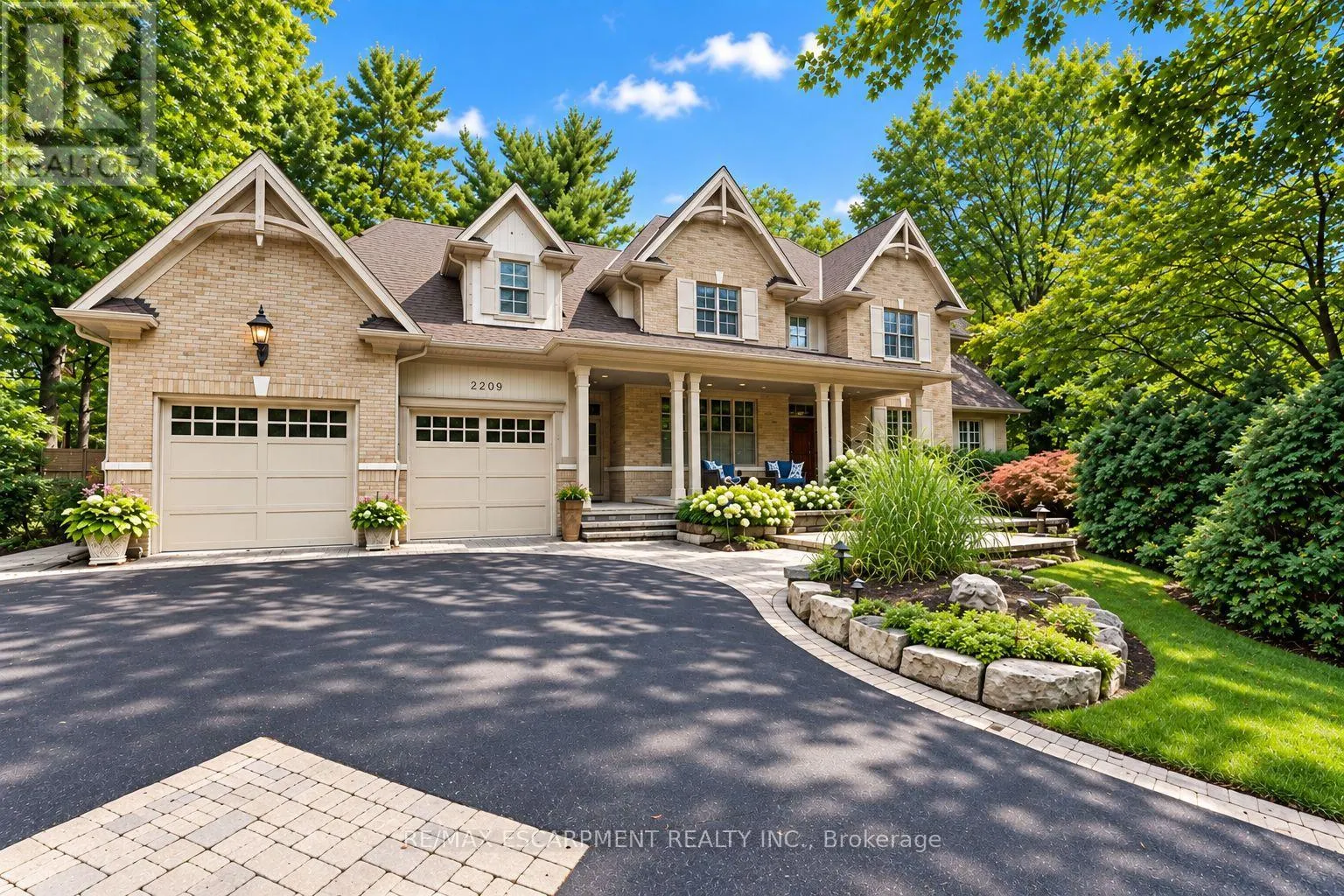 2209 PINENEEDLE ROW