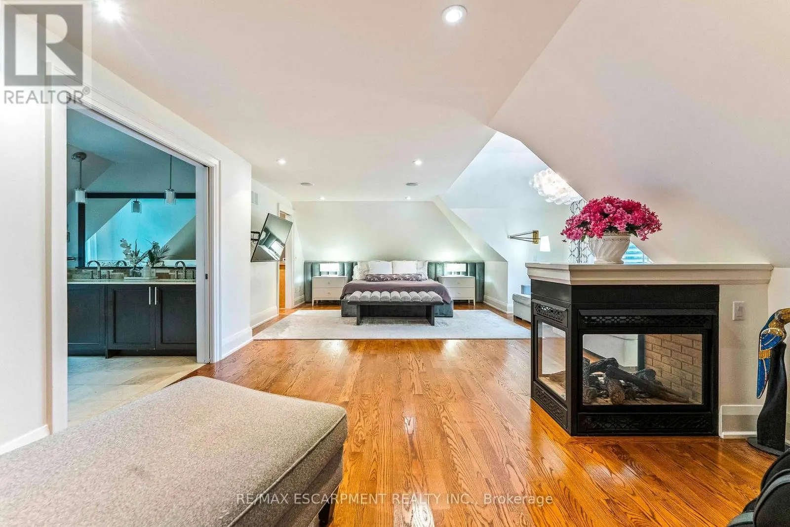 2209 PINENEEDLE ROW