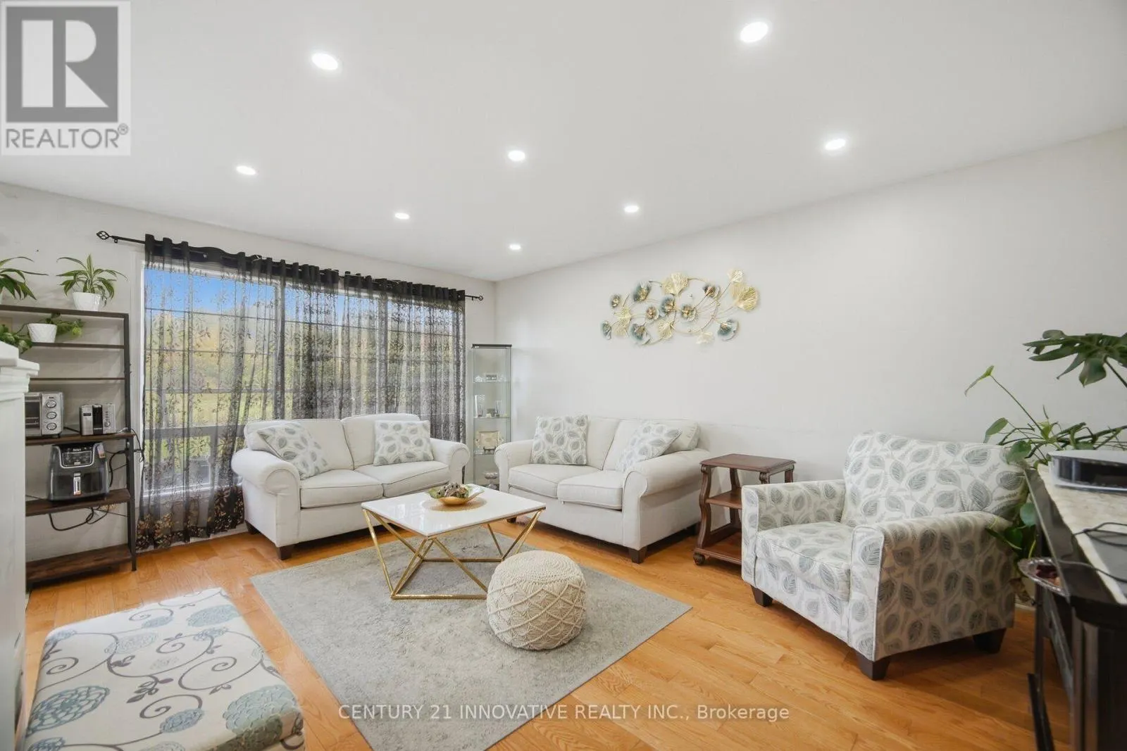 838 MCKAY CRESCENT