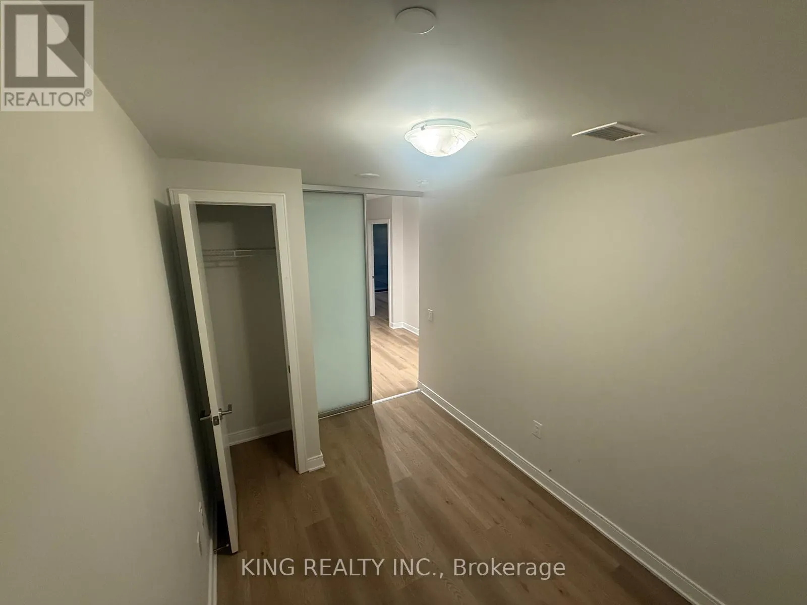 411 - 86 DUNDAS STREET E
