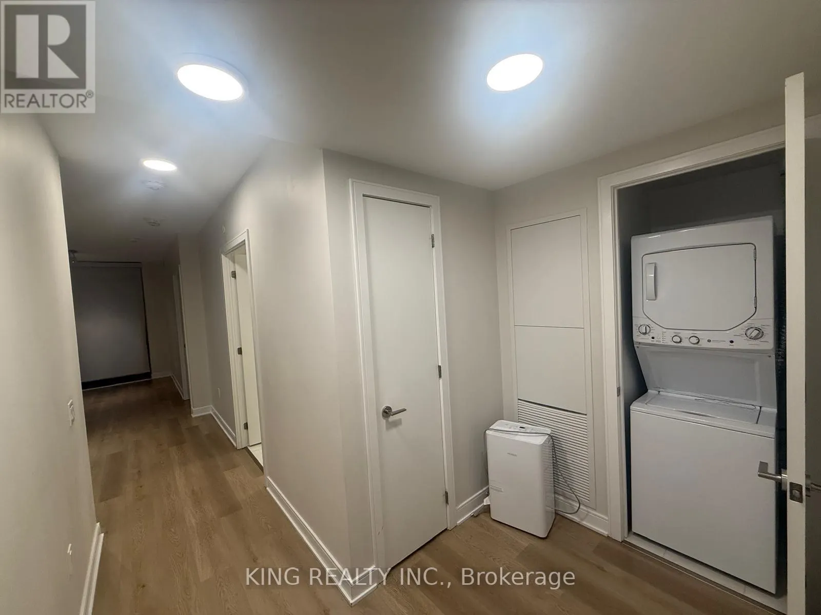 411 - 86 DUNDAS STREET E