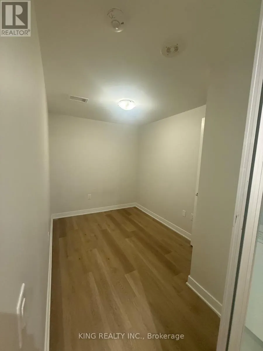 411 - 86 DUNDAS STREET E