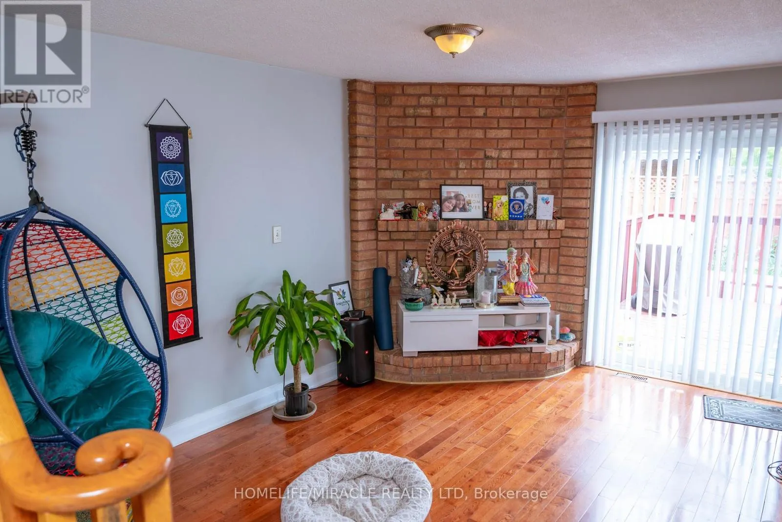 52 CREDITSTONE ROAD