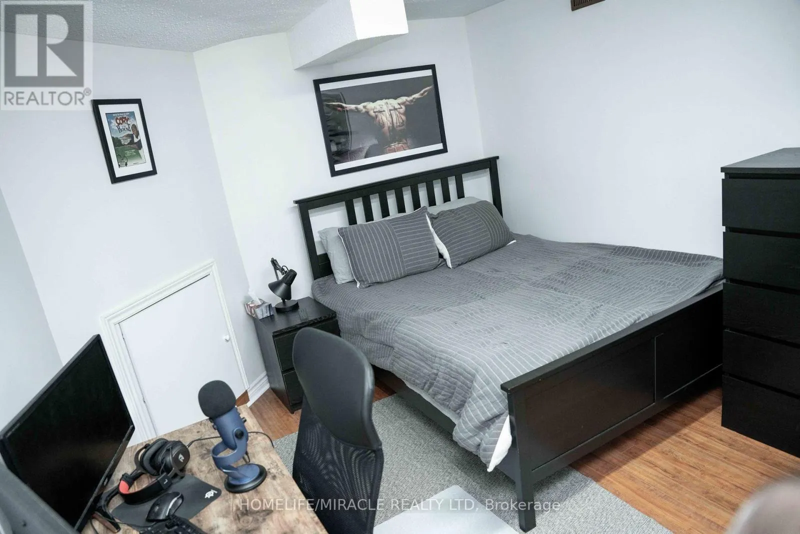 52 CREDITSTONE ROAD