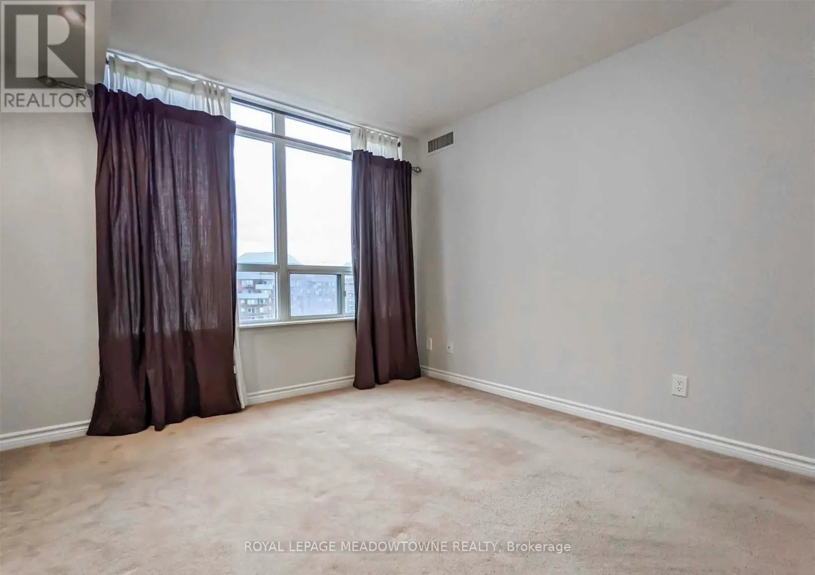 2326 - 3888 DUKE OF YORK BOULEVARD