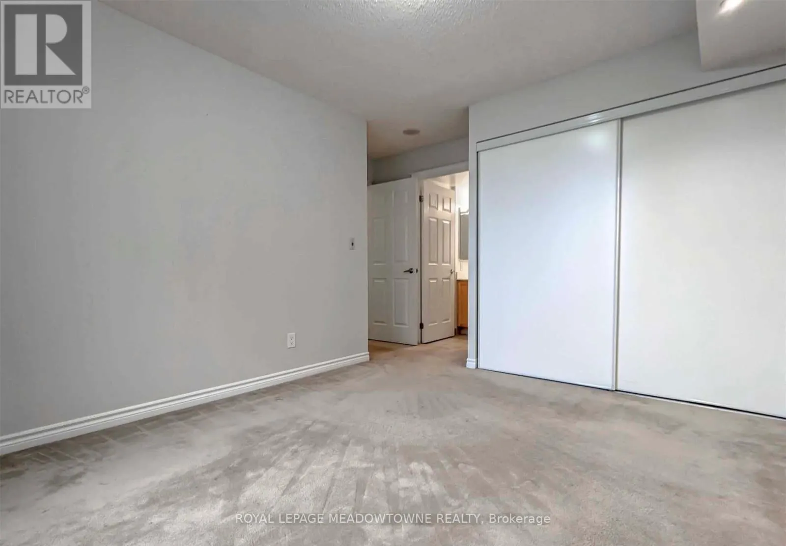 2326 - 3888 DUKE OF YORK BOULEVARD