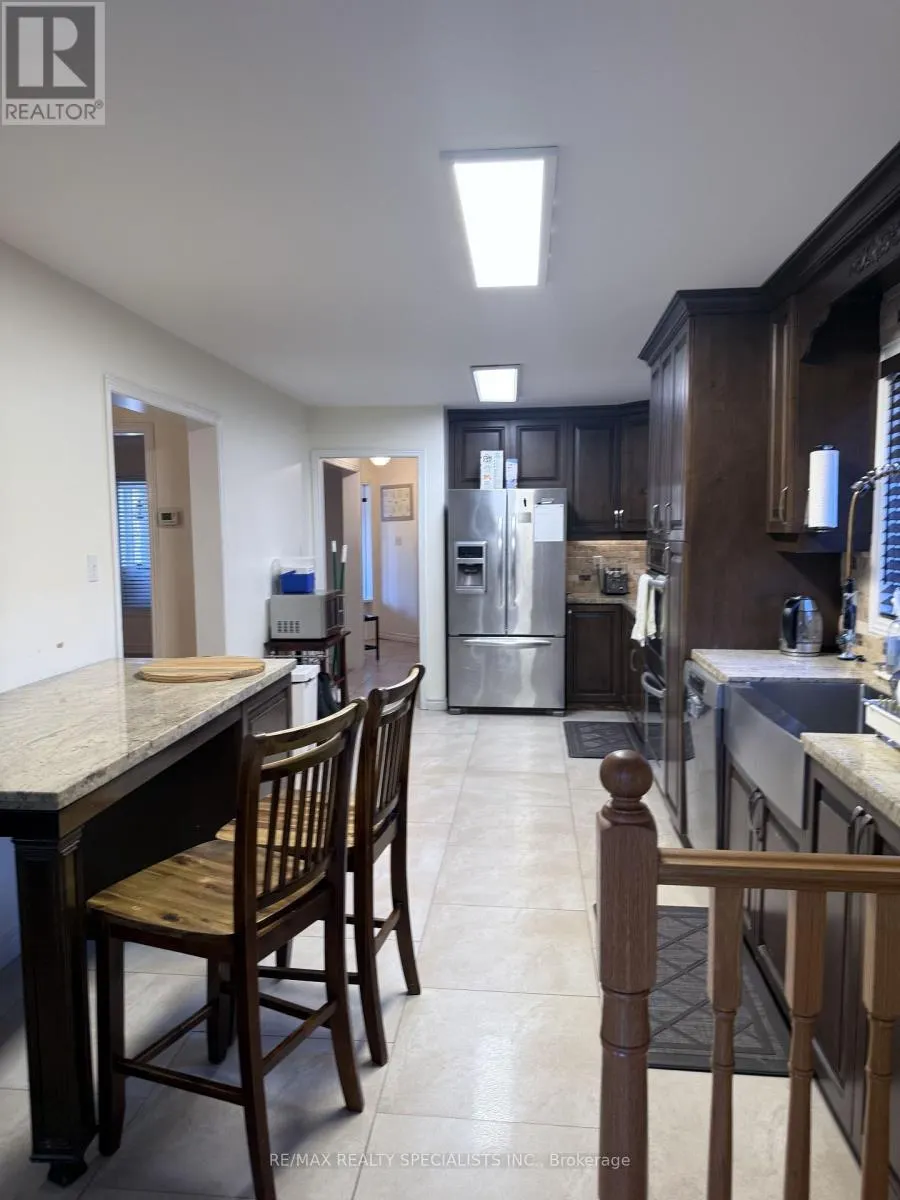 MAIN & 2ND - 2535 RAGLAN COURT