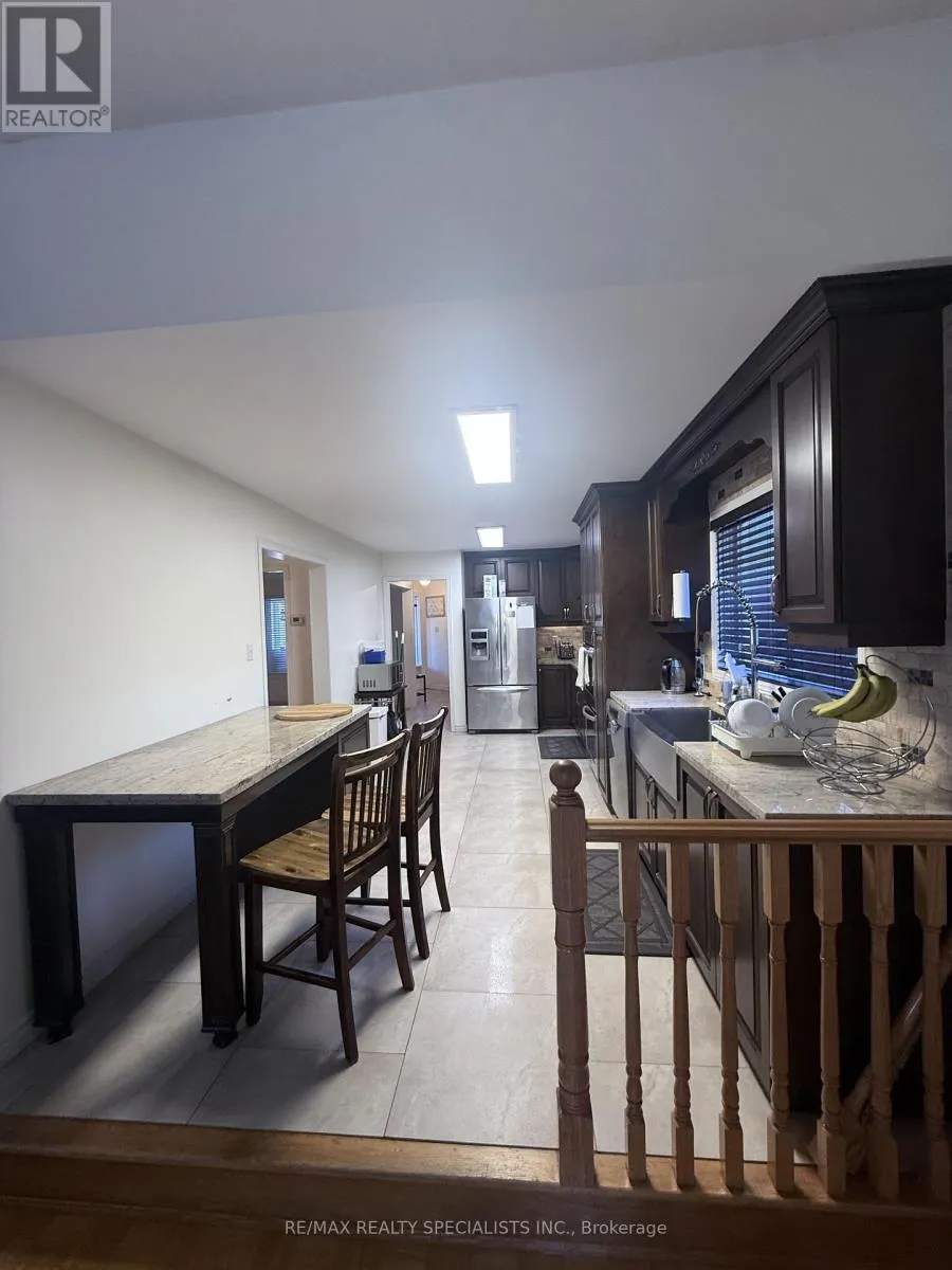 MAIN & 2ND - 2535 RAGLAN COURT