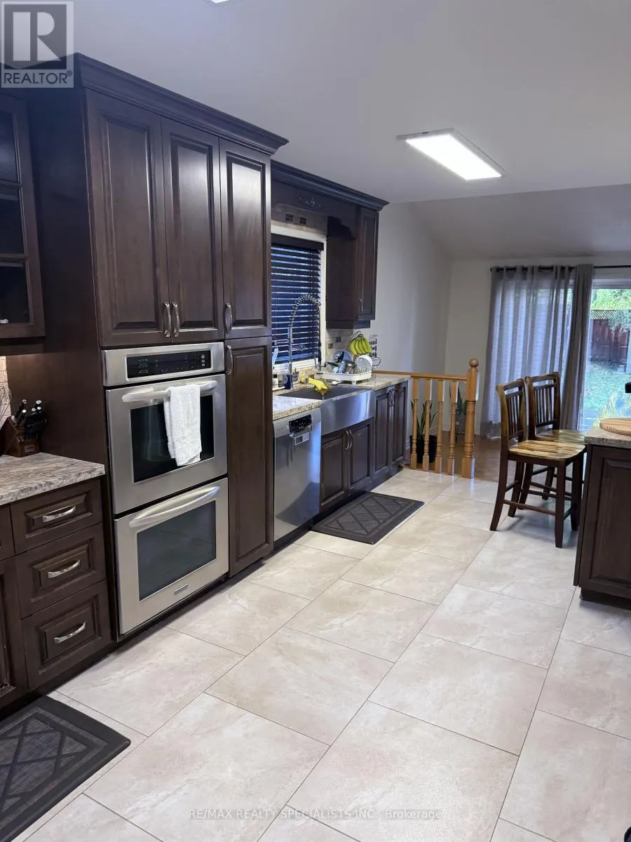 MAIN & 2ND - 2535 RAGLAN COURT