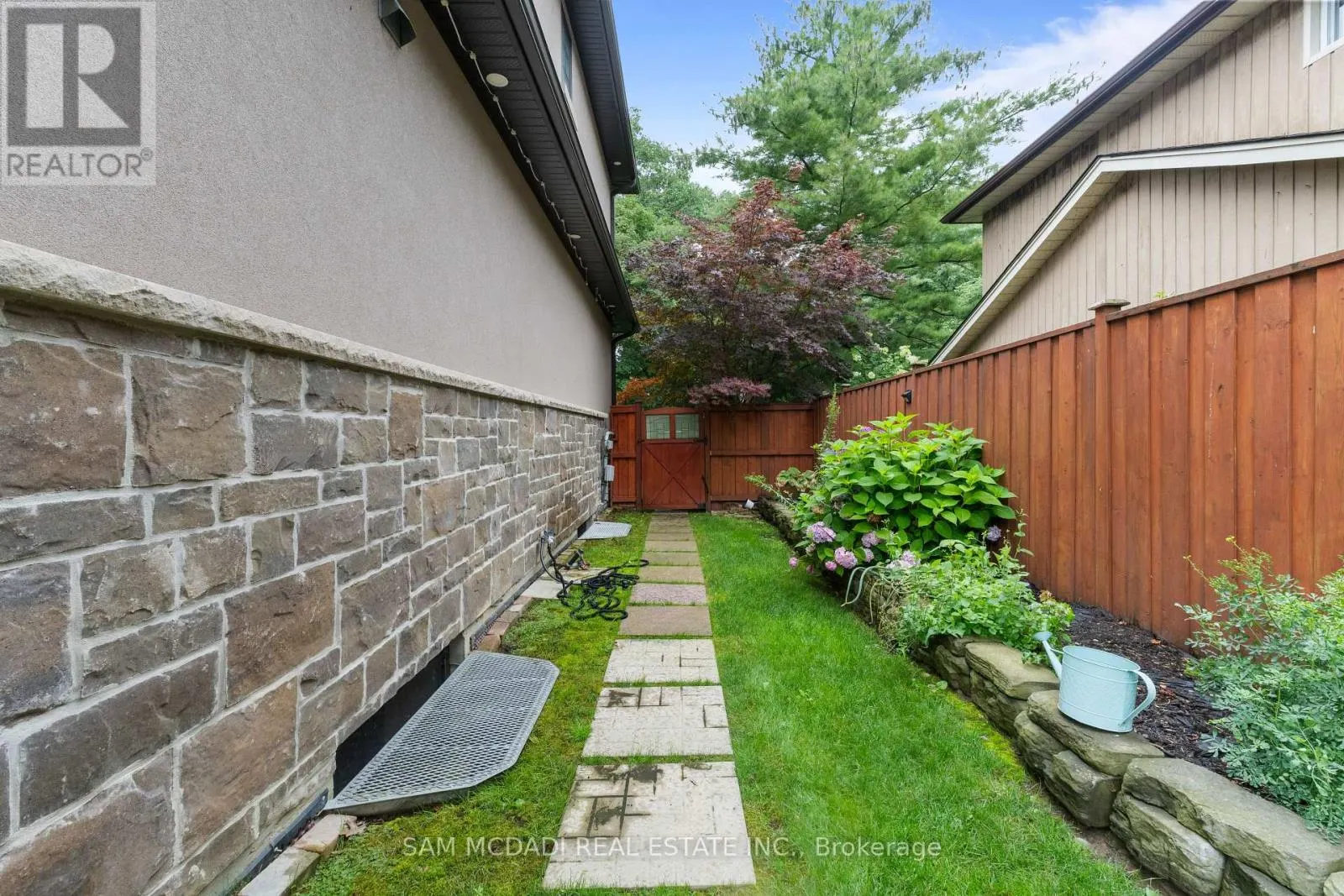 834 EDISTEL CRESCENT