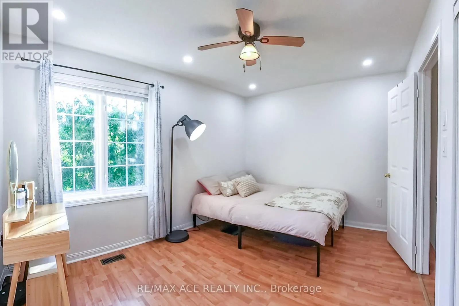 22 - 1525 SOUTH PARADE COURT
