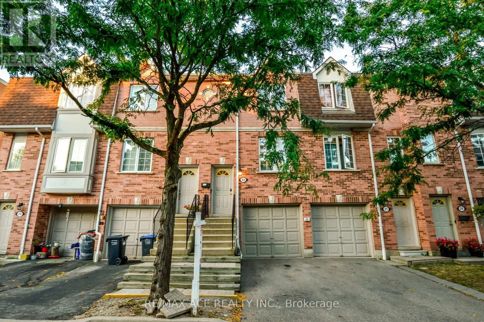 22 - 1525 SOUTH PARADE COURT
