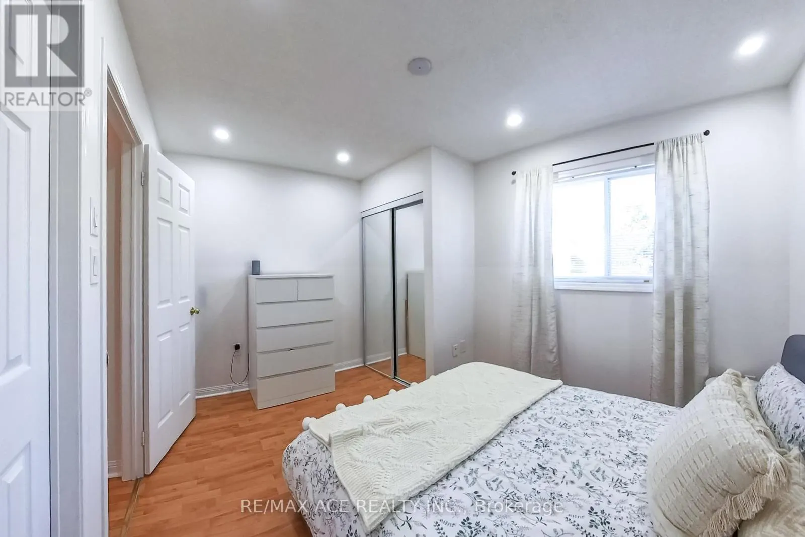 22 - 1525 SOUTH PARADE COURT