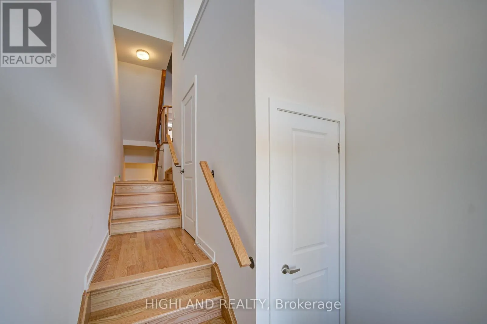 1164 DARTMOUTH CRESCENT