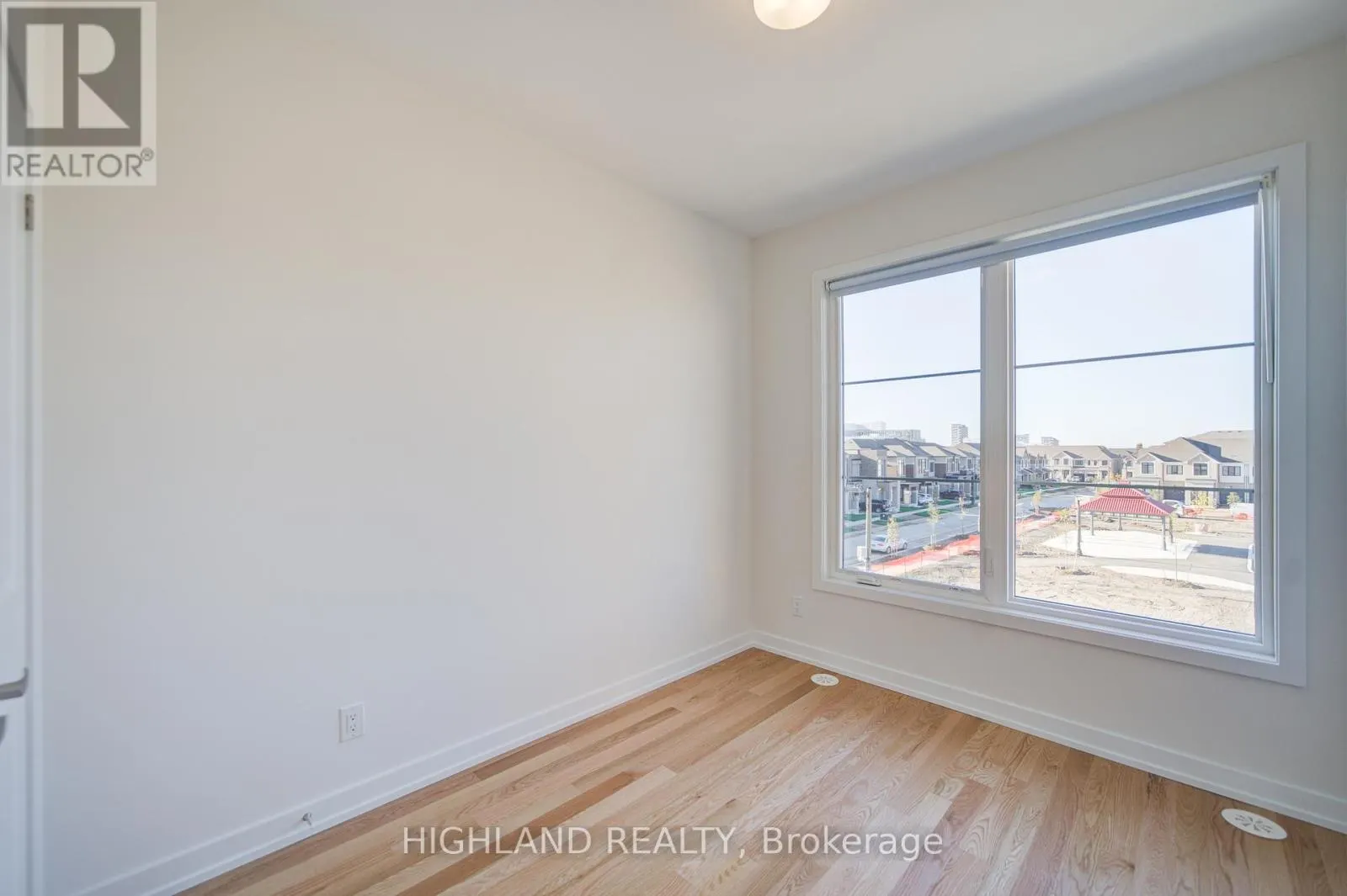 1164 DARTMOUTH CRESCENT
