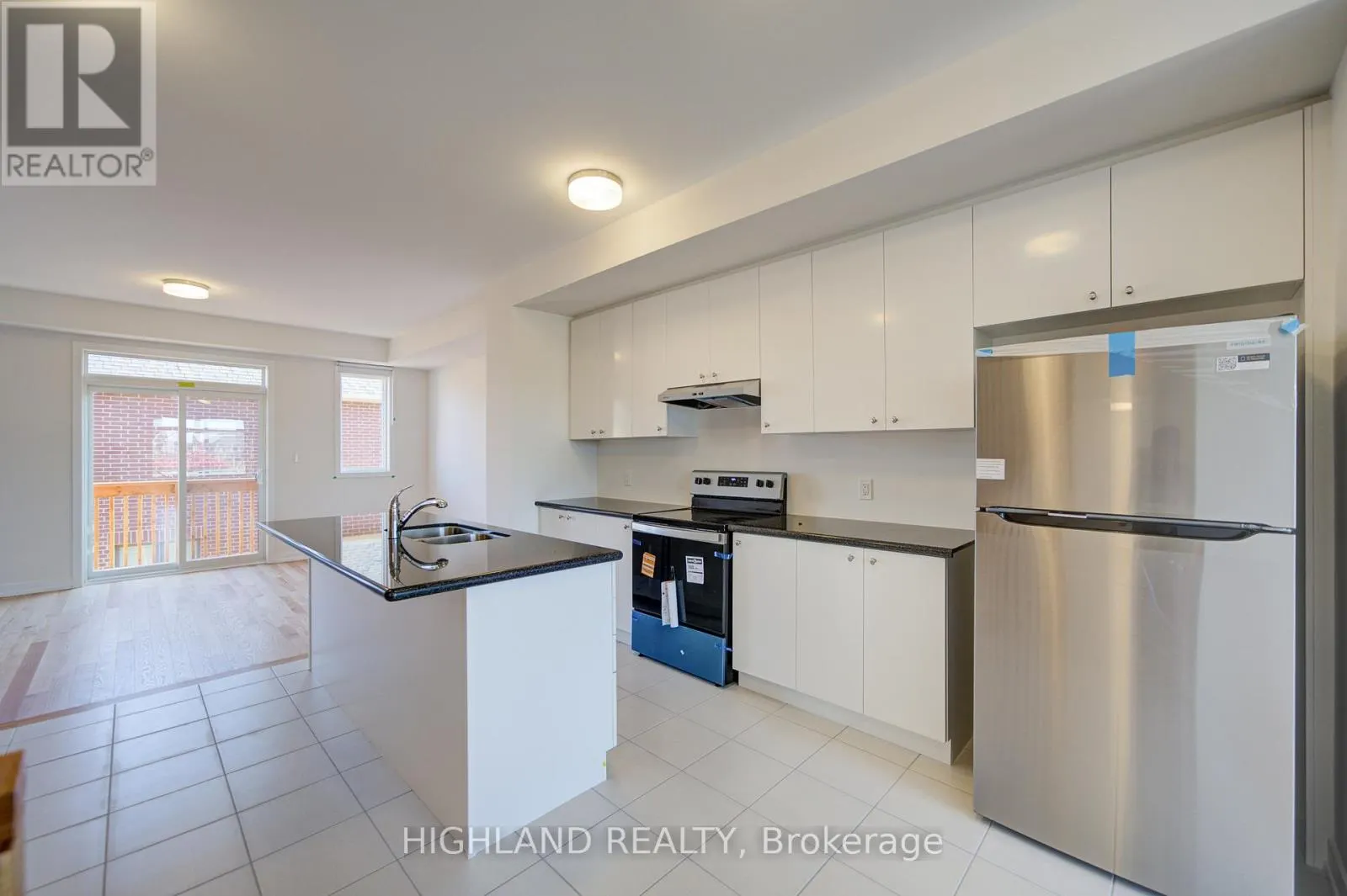 1164 DARTMOUTH CRESCENT