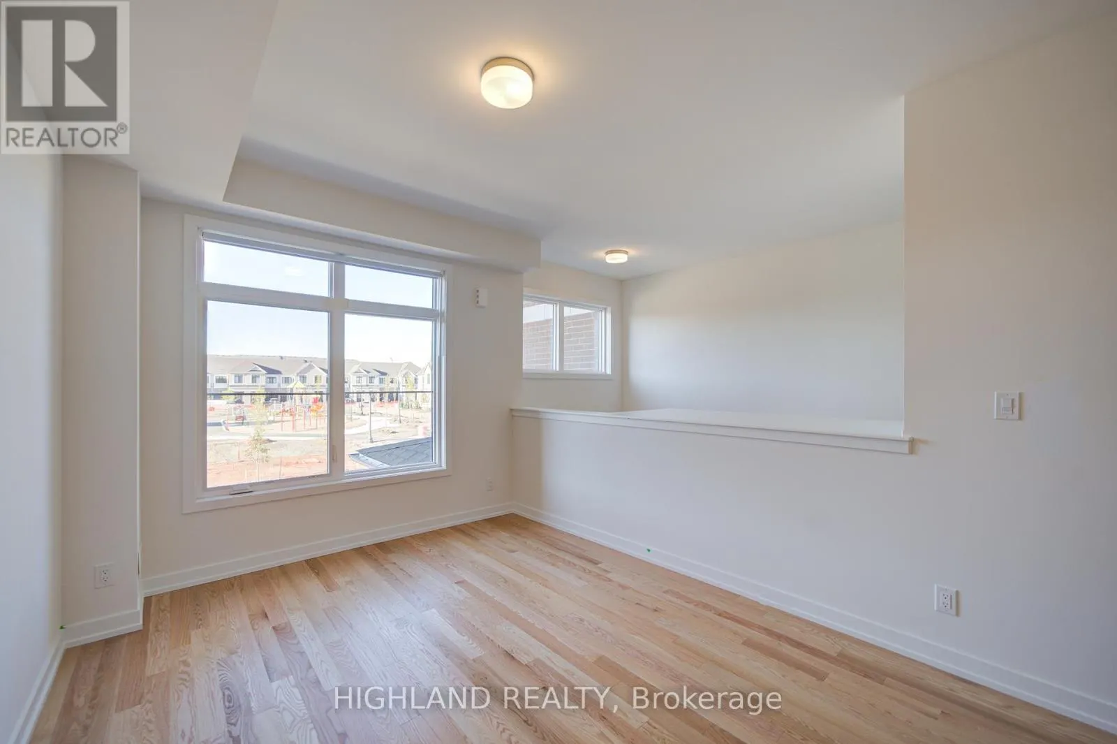 1164 DARTMOUTH CRESCENT