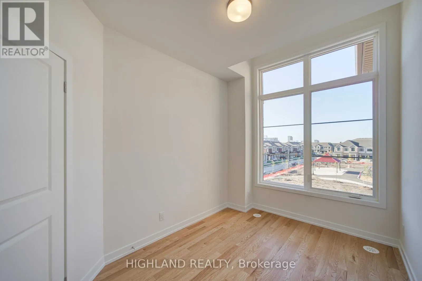 1164 DARTMOUTH CRESCENT