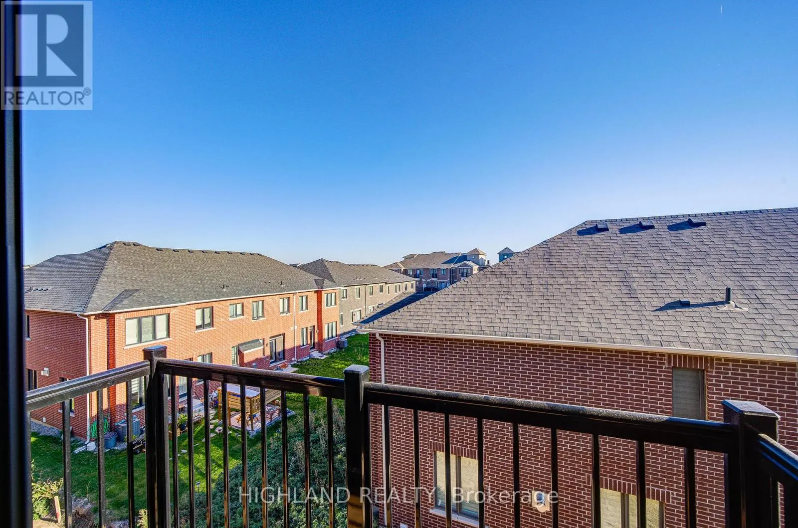 1164 DARTMOUTH CRESCENT