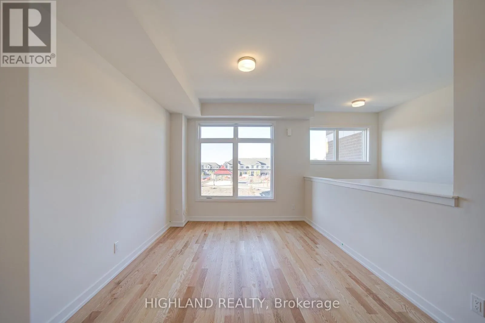 1164 DARTMOUTH CRESCENT