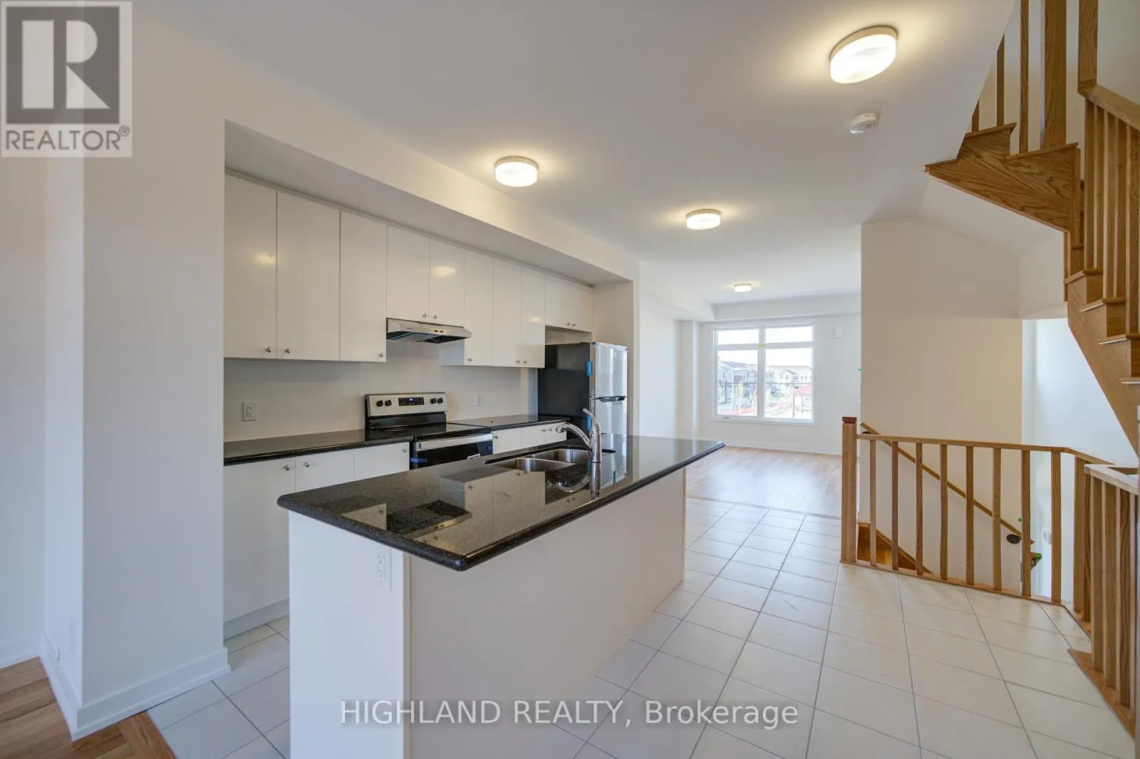 1164 DARTMOUTH CRESCENT