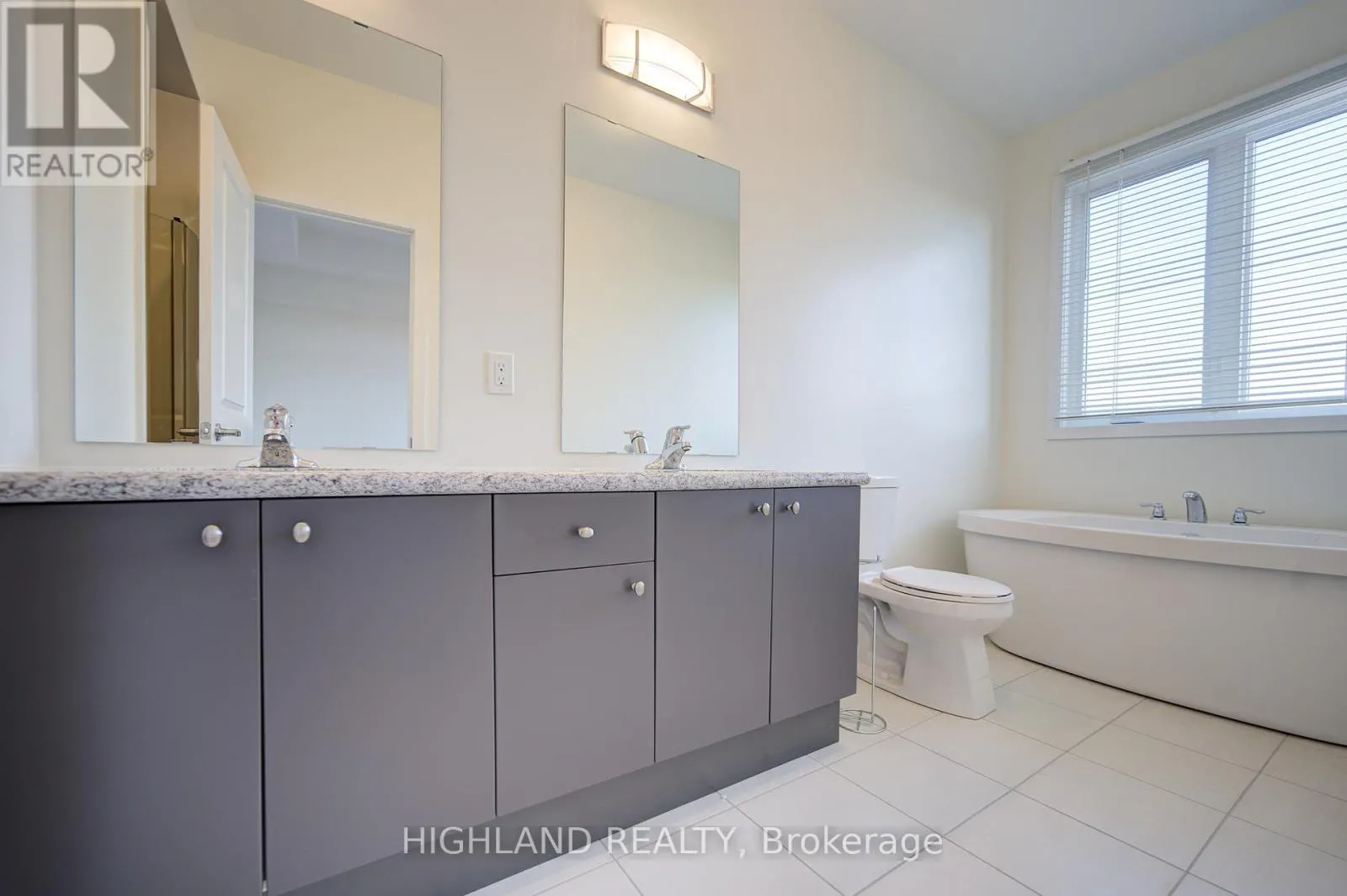 1164 DARTMOUTH CRESCENT