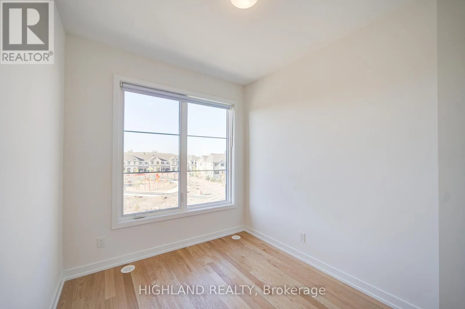 1164 DARTMOUTH CRESCENT