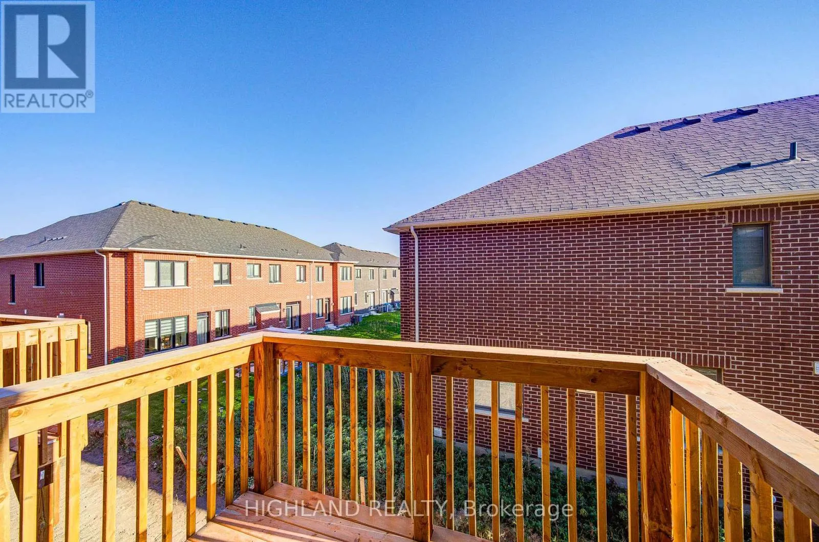 1164 DARTMOUTH CRESCENT