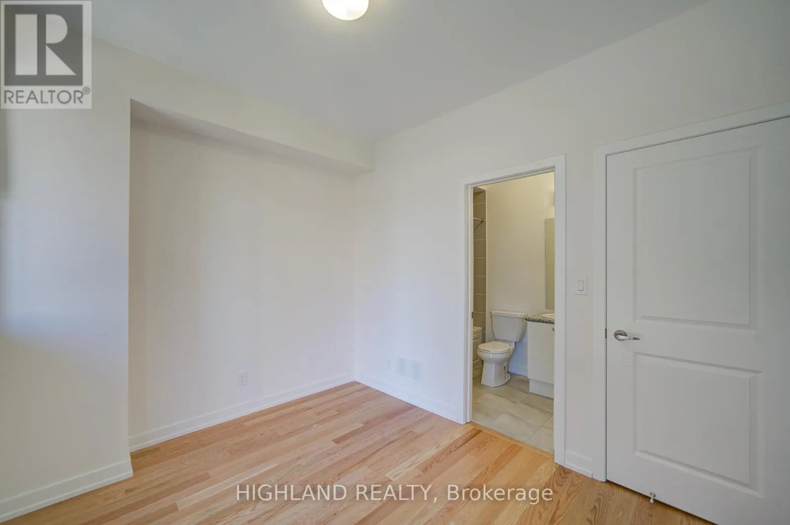1164 DARTMOUTH CRESCENT