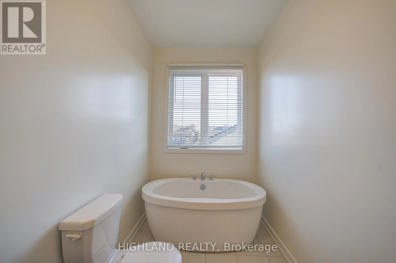 1164 DARTMOUTH CRESCENT