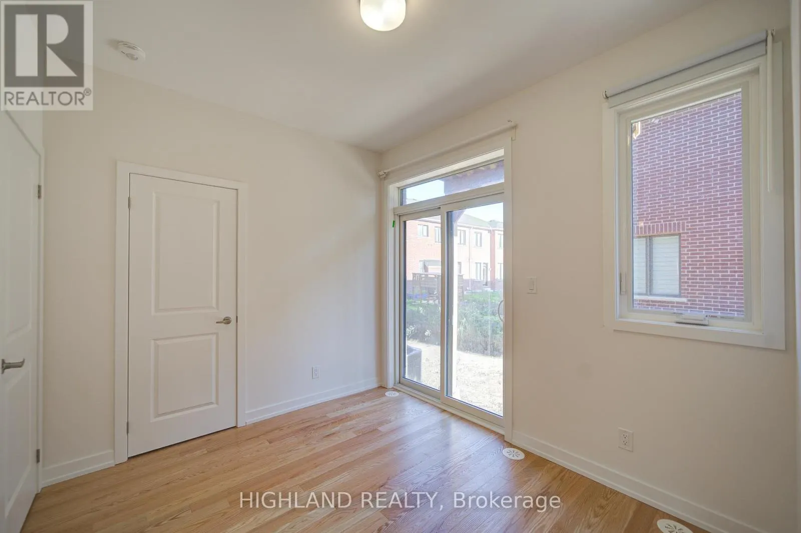 1164 DARTMOUTH CRESCENT
