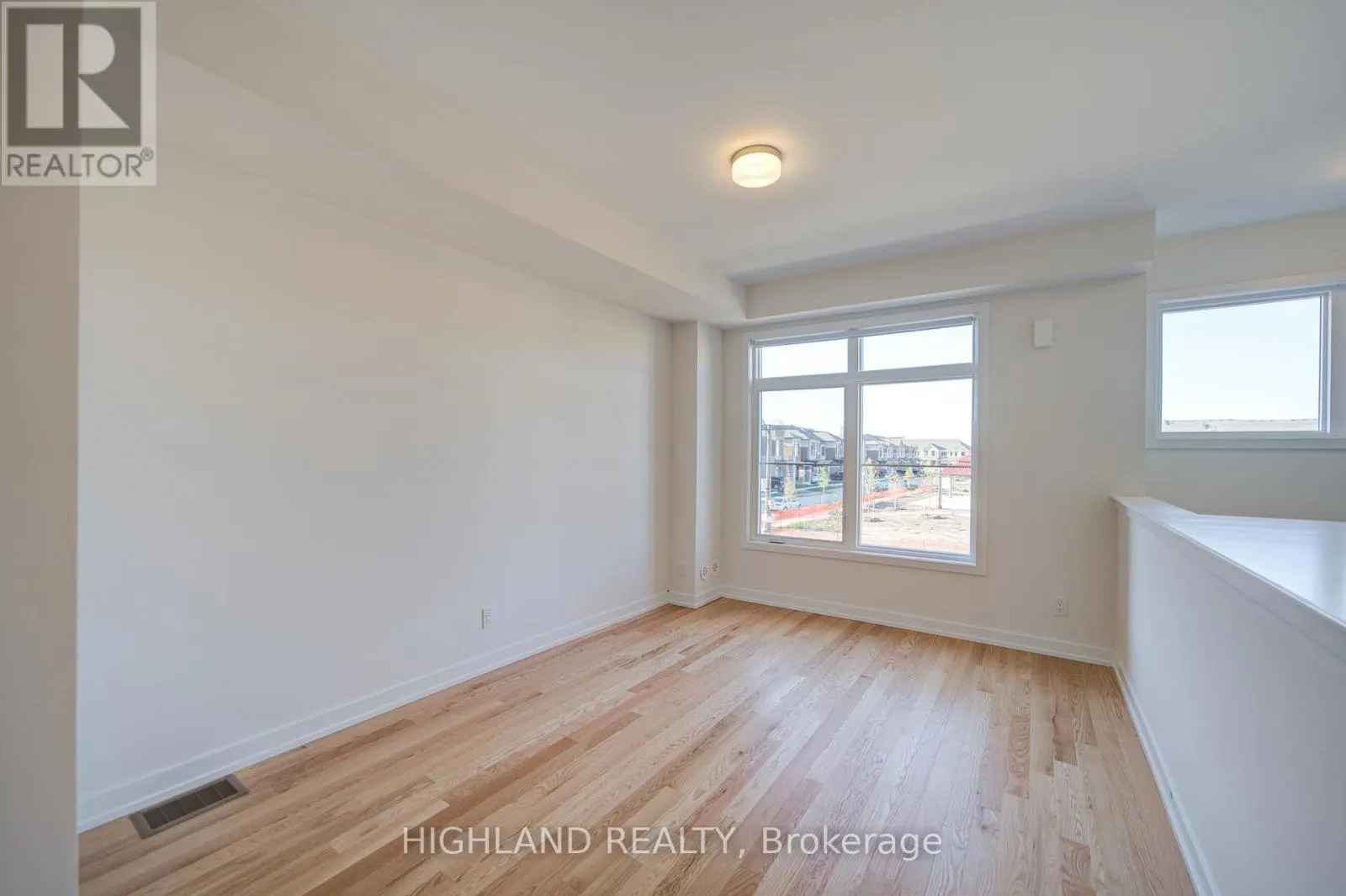 1164 DARTMOUTH CRESCENT