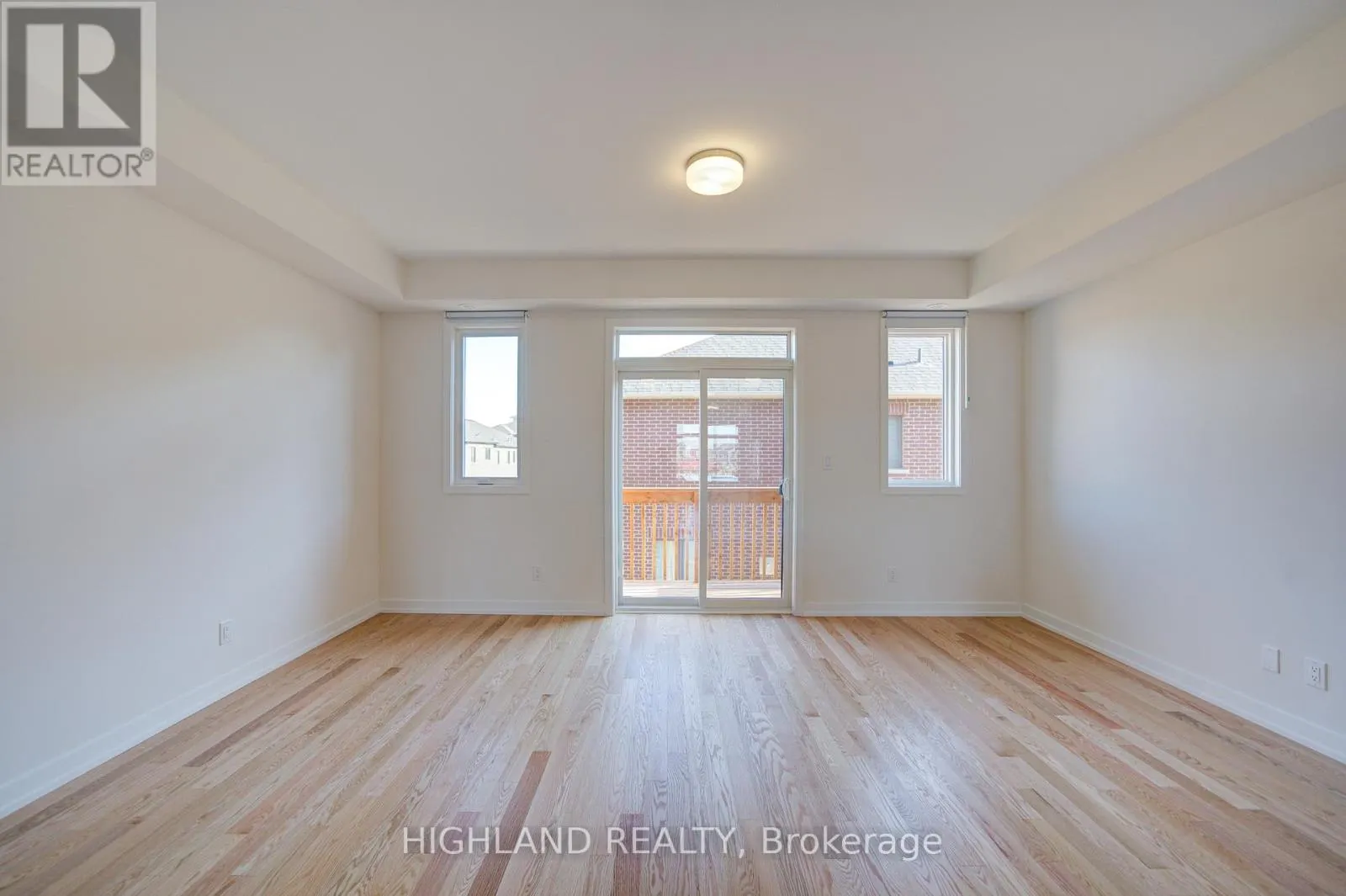 1164 DARTMOUTH CRESCENT