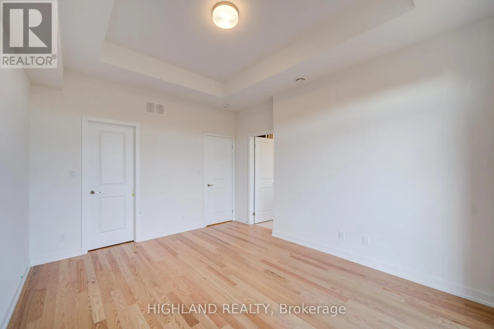 1164 DARTMOUTH CRESCENT