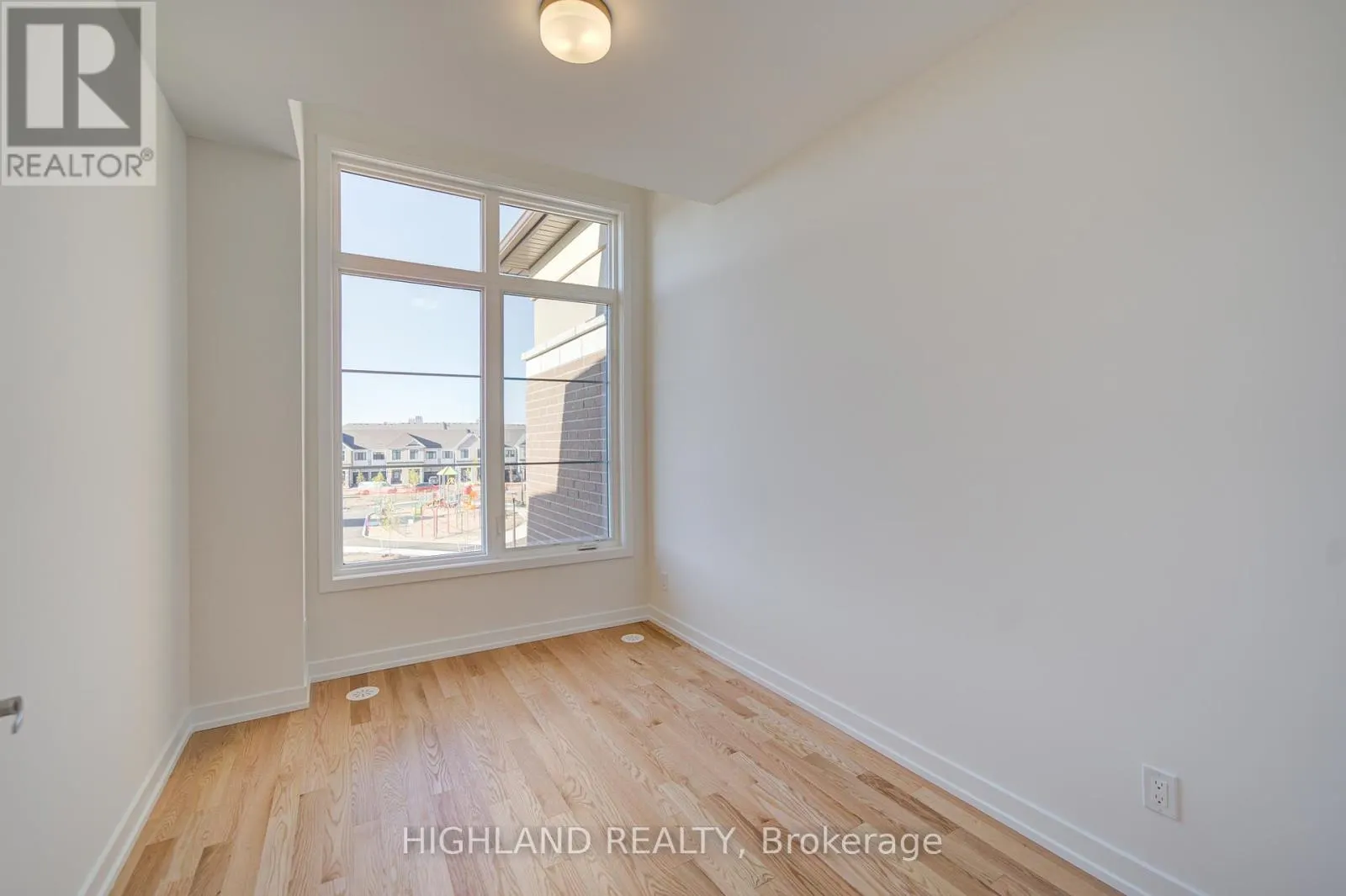 1164 DARTMOUTH CRESCENT