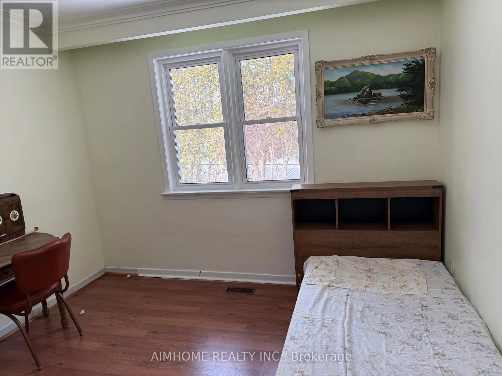 #1 - 68 CLAVER AVENUE
