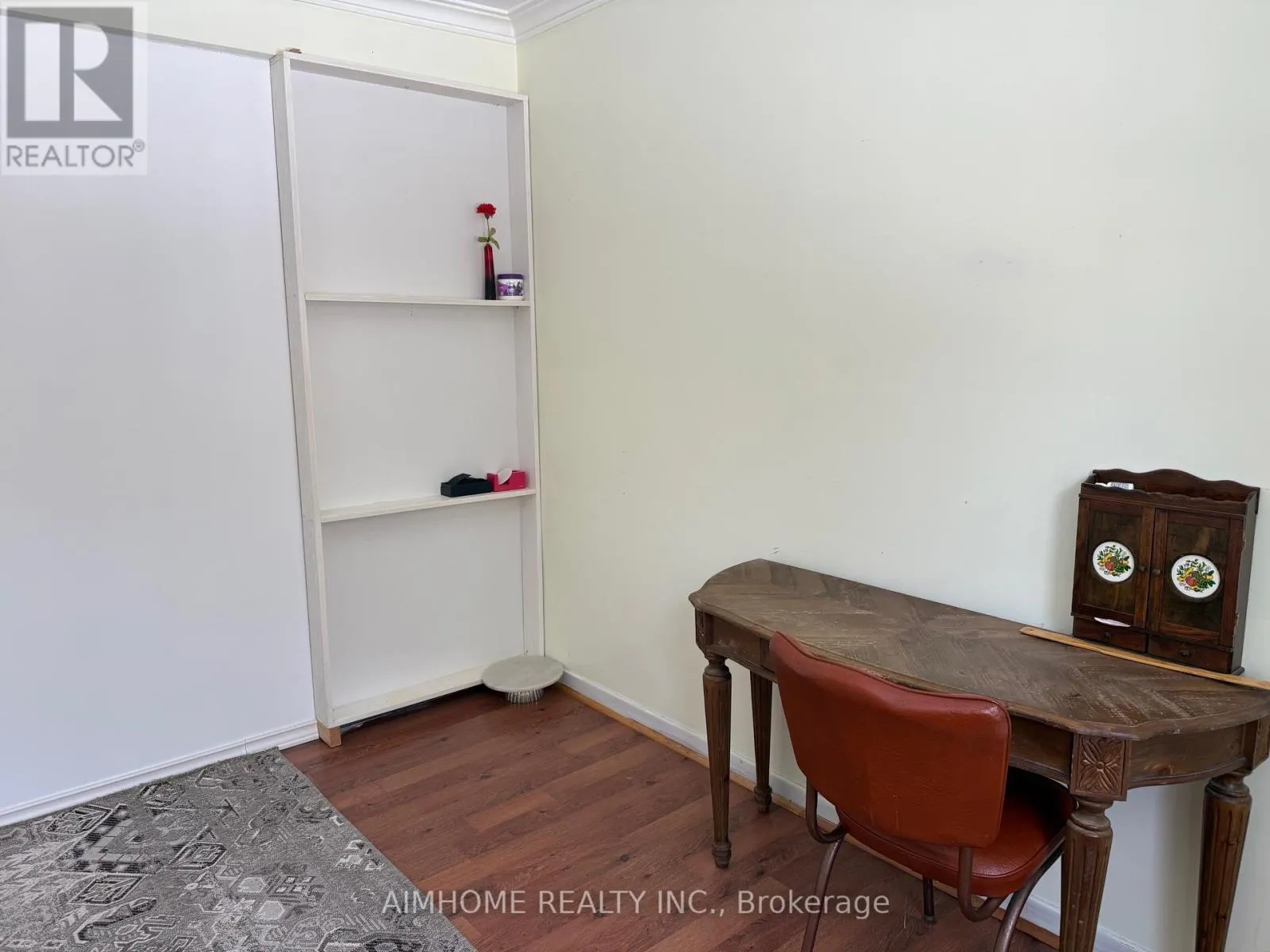 #1 - 68 CLAVER AVENUE