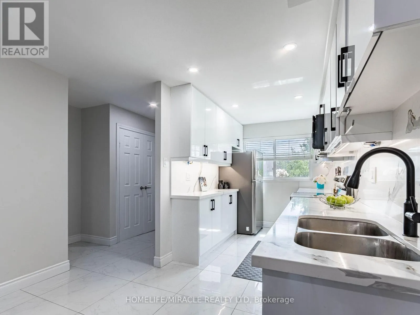 124 - 180 MISSISSAUGA VALLEY BOULEVARD